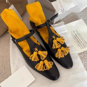 Las últimas Sandalias planas para mujer 2025, Sandalias planas cómodas Vintage con logotipo personalizado, bailarinas con correa en T y zapatos con borlas <span class=keywords><strong>amarillas</strong></span> - Product Image 5