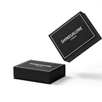 Boîte cadeau rigide pliable à clapet haut de gamme avec logo blanc imprimé en relief, emballage personnalisé de luxe