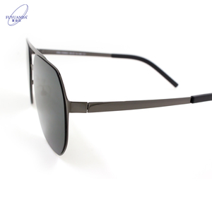 <span class=keywords><strong>Lunettes</strong></span> <span class=keywords><strong>de</strong></span> <span class=keywords><strong>soleil</strong></span> <span class=keywords><strong>de</strong></span> conduite rétro classique unisexe avec logo personnalisé Monture en métal noir à la mode Lentilles PC & Tac gris/argent - Product Image 4