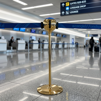Poteau de guidage rétractable en acier inoxydable avec boule dorée polie pour la gestion des foules et des files d'attente dans les hôtels, aéroports et expositions