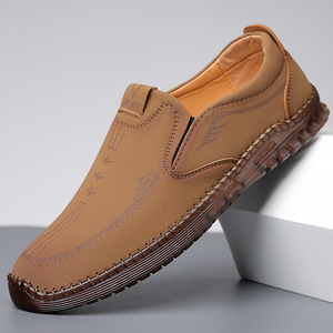 Mocasines sin cordones para hombre, punta redonda, suela de goma transpirable, zapatos casuales de primavera, color sólido, forro de PU, lengüeta con logo en relieve - Product Image 1