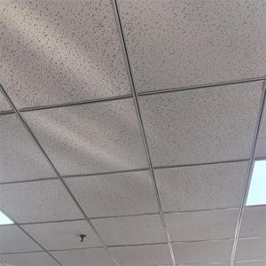 Panneaux de plafond insonorisants acoustiques en laine minérale, dalles de plafond suspendues modernes 2x2/2x4 - Product Image 1