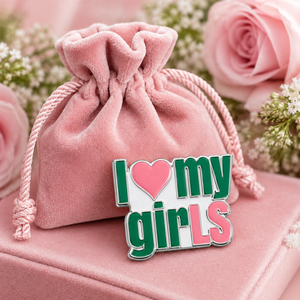 Broche de Joyería Personalizado de Fábrica, de Metal Esmaltado en Rosa y Verde, con Letras Inglesas 'Love My Girls', para Clubes Femeninos y Hermandades Griegas - Product Image 4