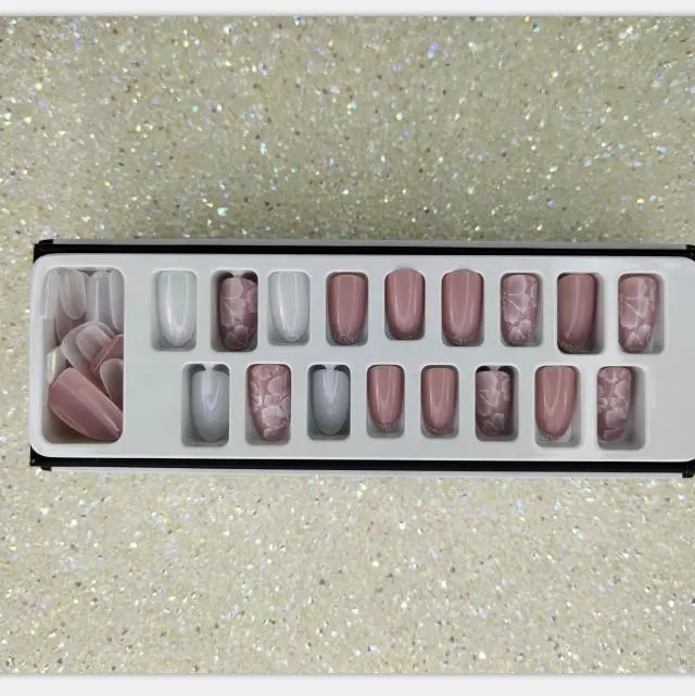 Искусственные ногти с принтом белых цветов, розовые, Лидер продаж, модные искусственные накладные ногти с полным покрытием, Горячие красные накладные ногти