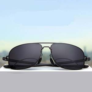 Gafas de Sol Unisex con Protección Anti Luz Azul, Multifocales para Presbicia, Polarizadas, Cuadradas, Bifocales para Lectura - Product Image 3