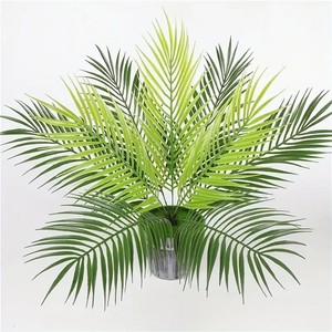 Ramo de Hojas de Palma Artificiales de 20 Pulgadas/50 cm, Decoración de Palma Areca de Plástico Verde para el Hogar y el Jardín - Product Image 3