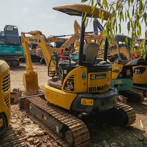 รถขุดขนาดเล็ก Komatsu PC35MR มือสองจากญี่ปุ่นแท้ น้ำหนัก 3.5 ตัน แบบหางสั้น พร้อมสายเบรกเกอร์ - Product Image 1