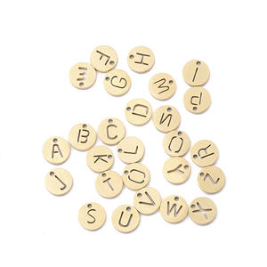 Pendentif Pinyin en acier inoxydable sans ternir, 26 lettres anglaises, unique trou d'originalité, nom <span class=keywords><strong>de</strong></span> <span class=keywords><strong>famille</strong></span>, accessoires <span class=keywords><strong>de</strong></span> bijoux - Product Image 1