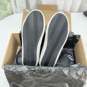 รองเท้ากีฬาวินเทจ Super Star รุ่น Unisex หนังแท้ ดีไซน์เนอร์ รองเท้าผ้าใบแบบผูกเชือก พื้นเรียบ สไตล์เรโทร ตกแต่งเลื่อมวัลคาไนซ์ สำหรับฤดูร้อน - Product Image 6