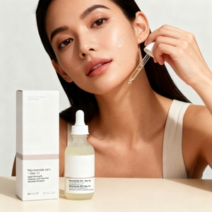 Siero Viso Esfoliante Delicato, Soluzione Tonificante per Pelle Luminosa, Rimozione Acne, Effetti Sbiancanti e Lenitivi - Product Image 2