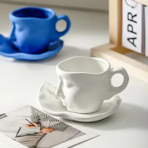 OEM/ODM yeni yaratıcı kişiselleştirilmiş 3D yüz şekilli seramik kahve kupa Saucers ile özel Nordic kahve fincanı porselen süt kupa