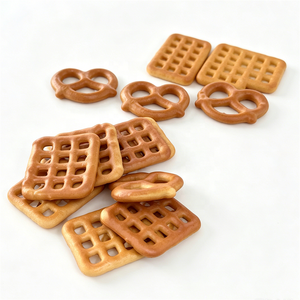 Miniature de Pretzel Classique en PVC, Modèle de Biscuit Salé, Accessoire de Décoration DIY pour Artisanat, Ornement et Présentation Alimentaire - Product Image 1
