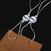 Corde en nylon blanc personnalisée en relief en 3D avec logo de marque étiquette volante en plastique pour vêtements