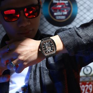 Reloj de Hombre Moderno con Forma de Barril - Correa de Silicona, Movimiento de Cuarzo Japonés, Reloj Deportivo Luminoso a Prueba de Agua - Product Image 3