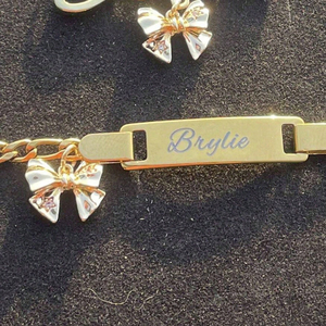 Braccialetto Personalizzato con Nome per Bambini, Gioielli in Acciaio Inossidabile Placcato <span class=keywords><strong>Oro</strong></span> con Incisione e Charm a Farfalla - Product Image 3