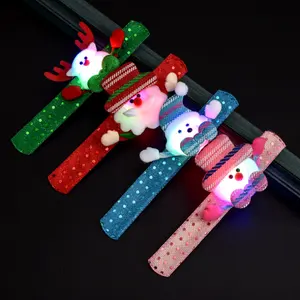 Mainan Natal LED cincin tangan Santa manusia salju bercahaya lingkaran tangan hadiah anak-anak Natal mainan gelang tepuk tangan