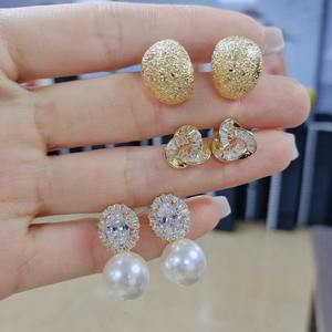 Pendientes de tuerca finos de diseño único de Plata de Ley 925 para mujer, pendientes de tuerca de Zirconia cúbica chapados en oro de 18 quilates - Product Image 5