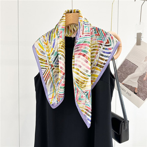 Modello personalizzato basso MOQ stampa digitale 70*70cm 100% <span class=keywords><strong>pura</strong></span> <span class=keywords><strong>seta</strong></span> sciarpa quadrata di lusso Designer <span class=keywords><strong>Foulard</strong></span> quadrati 100% sciarpe di <span class=keywords><strong>seta</strong></span> - Product Image 4