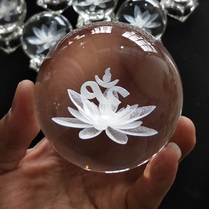 Toptan PUJANG özel 3D lazer kazınmış K9 temizle küre <span class=keywords><strong>60mm</strong></span> 80mm sihirli topu kristal cam geleneksel Feng Shui düğün - Product Image 6