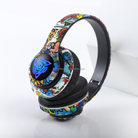 Casque sans fil nouvellement lancé pour enfants, faible latence, écouteurs métalliques, design graffiti populaire pour le sport, les voyages et l'utilisation de téléphones mobiles