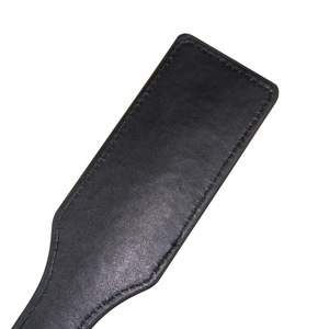 Pala de cuero con patrón de diamante rojo y negro para juegos de golpeteo para adultos - Product Image 3
