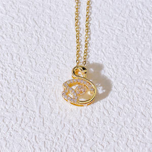 Collana con Ciondolo in Ottone Colorato all'Ingrosso, Alta Qualità, Zirconi Placcati Oro, Collana a Forma di Cuore e Quadrifoglio per Donne - Product Image 6