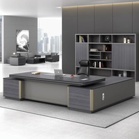 Bureau de direction moderne de luxe haut de gamme avec chaise, style panneau en bois clair