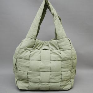 Service de développement et de conception de sacs fourre-tout en nylon tissé sur mesure OEM, solutions de sacs souples personnalisés ODM adaptées aux marques esthétiques - Product Image 3