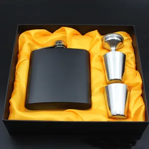 Großhandel tragbare 6oz Liquor Men Hip Flask Set auslaufs icher 304 Edelstahl Wein Whisky Alkohol Hip Flask mit Geschenk box