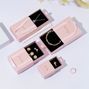 Boîtes cadeaux carrées tendance en gros <span class=keywords><strong>de</strong></span> Yiwu en stock pour colliers, bagues, boucles <span class=keywords><strong>d</strong></span>'oreilles, bracelets, emballage <span class=keywords><strong>de</strong></span> bijoux sans <span class=keywords><strong>fermeture</strong></span> - Product Image 2