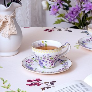 Taza y Platillo de Cerámica Estilo Campestre Francés - Diseño Floral Lila con Borde Dorado para Té de la Tarde - Product Image 3