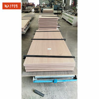 Portes intérieures en bois massif pour maisons avec incrustations sculptées, portes en MDF mélaminé imperméables et anti-déformation pour commandes en gros d'appartements
