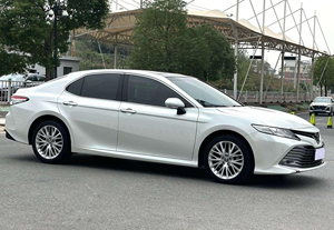 Auto Usado Chino Económico de Gasolina 2026, <span class=keywords><strong>Toyota</strong></span> Camry, 4 Puertas, 5 Plazas, Tamaño Mediano, Híbrido - Product Image 2