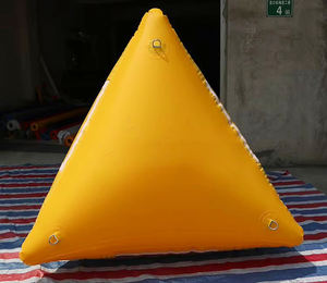 <span class=keywords><strong>Bouée</strong></span> pyramidale de 2m, marqueur de course, <span class=keywords><strong>bouée</strong></span> gonflable trigonale en PVC pour parcs aquatiques, installation gonflable d'amusement aquatique en mer - Product Image 3