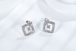 Pendientes de Pirita Redondos de 4 mm de Diseño en Plata de Ley, Colección Moissanite - Product Image 3