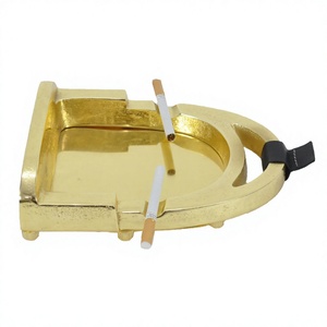 Cendrier à cigarettes Conception d'étrier de cheval Cendrier solide coulé Cendriers équestres en métal à finition dorée élevée dans l'article à fumer - Product Image 1