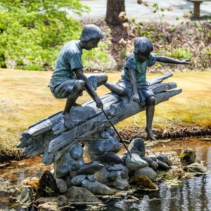 Giardino esterno vita dimensioni in metallo bronzo cattivo ragazzo e una ragazza di cattura del pesce sculture - Product Image 1