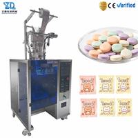 Machine de comptage et d'emballage à plaque vibrante pour sachets triangulaires à trois soudures latérales, pour sachets de chewing-gum, bonbons au lait et autres contenants