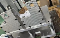 Supports de fixation en L sur mesure pour usinage CNC OEM, colonnes de support pour applications de fixation d'objets usinés multi-axes en alliages d'acier