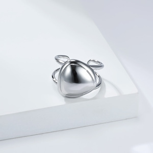 Anillo curvo liso de alta gama estilo francés y único para mujer, diseño exclusivo, elegante y moderno, versátil. - Product Image 4