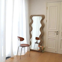 Miroir ondulé pleine longueur avec cadre en velours, miroir de sol irrégulier, décoration murale nordique pour chambre à coucher