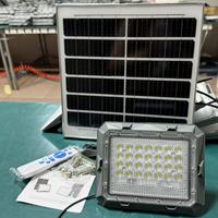 Projecteur solaire LED extérieur IP67 étanche en ABS certifié CE, haute luminosité, rechargeable 50W 100W 200W 300W pour jardin et sécurité