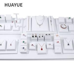 Exhibidores de Joyería Huayue, Juego de Exhibidores de Anillos, Aretes, Collares y Pulseras de Cuero PU Blanco Personalizado - Product Image 3