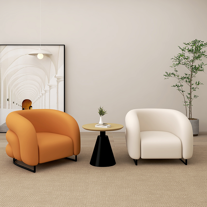 Une table et deux chaises (blanc oranges)