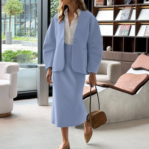 Completo da donna elegante due pezzi personalizzato per primavera 2026: blazer e gonna <span class=keywords><strong>midi</strong></span> lunga con spacco posteriore - Abito da ufficio da donna - Product Image 1
