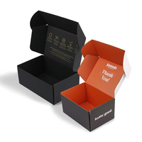 Boîtes d'expédition en carton ondulé recyclé avec logo personnalisé en relief, emballage robuste pour l'exportation, couleurs personnalisables pour l'emballage de vêtements et d'habillement