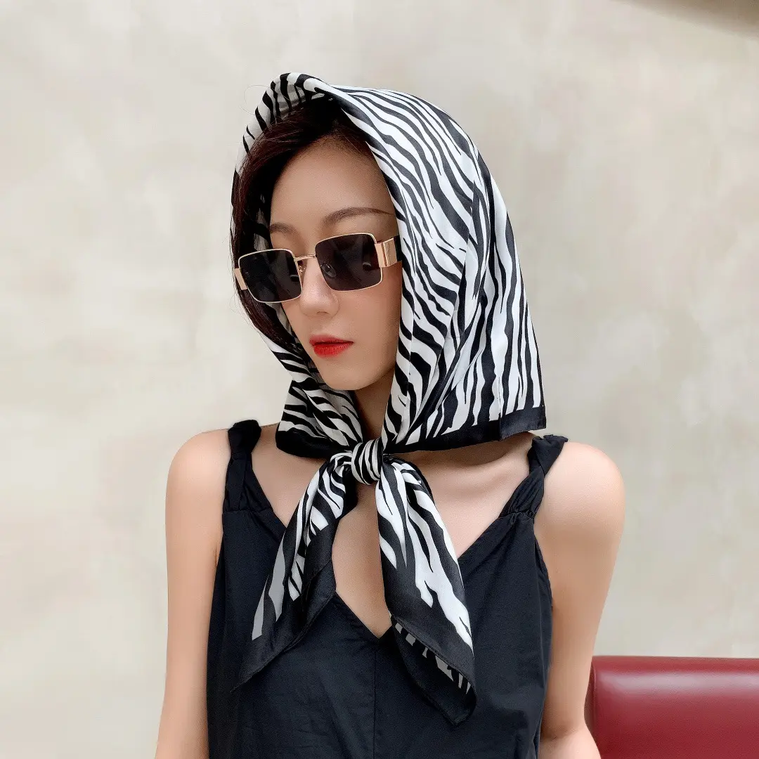 Imple-bufanda cuadrada grande para mujer, pañuelo de viaje con estampado animal blanco y negro de 90cm