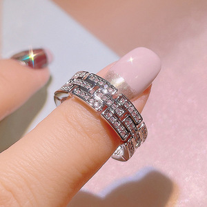 Anello con Design a Motivi Geometrici, Stile Minimalista per Donne - Product Image 6