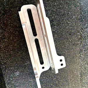 Plaque de support de radiateur en métal et produits métalliques durables - Product Image 1