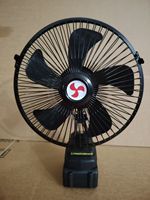 Ventilateur oscillant de 8 pouces avec grille en métal, 2 vitesses et batterie au lithium rechargeable.